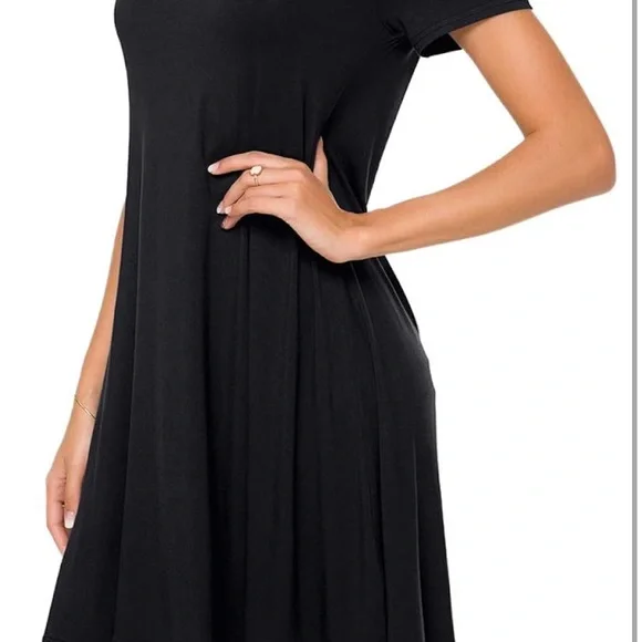 Black Short Sleeve Dress - Picture 2 of 3